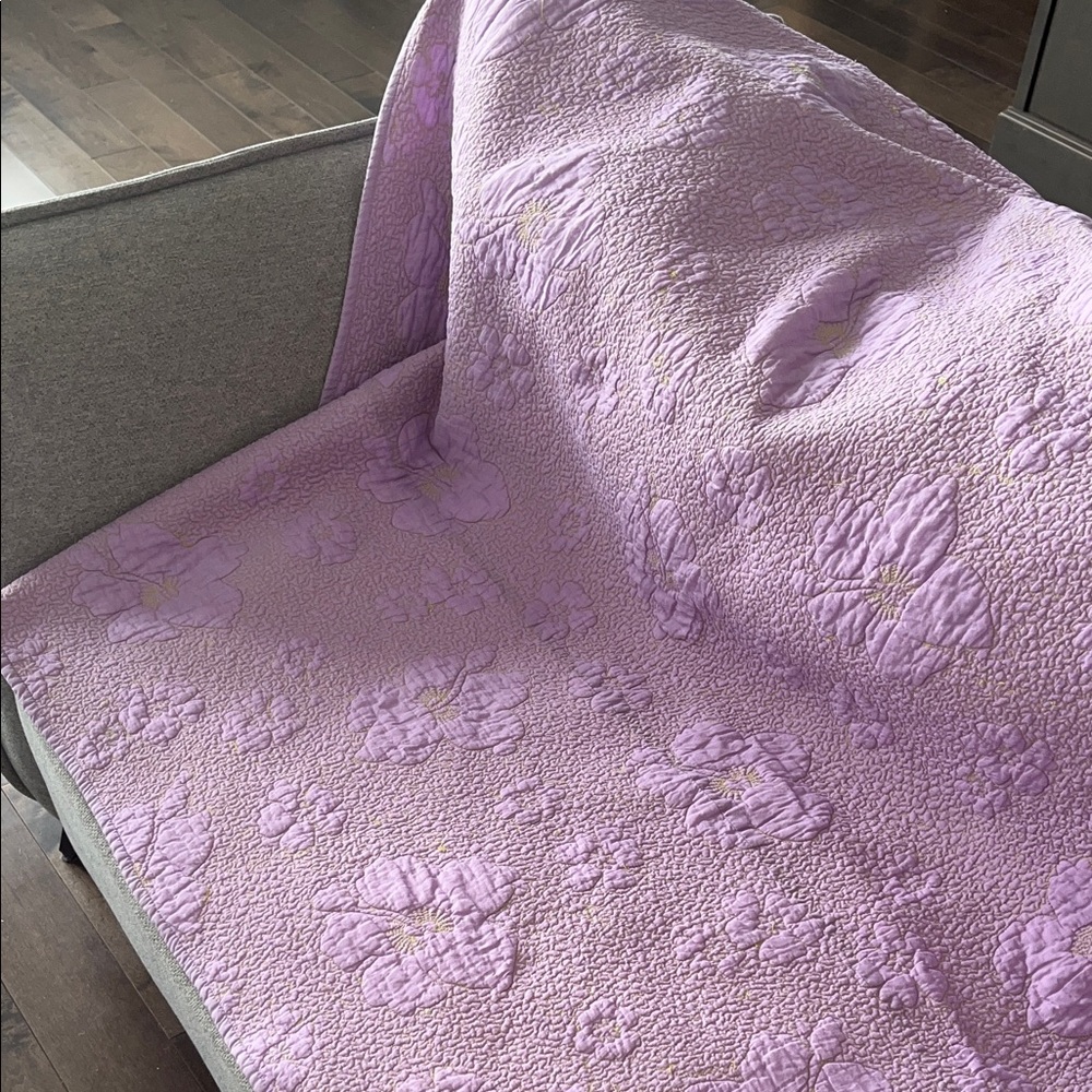 Floral Lavender Quilted Bedspread - Picture 2 of 8